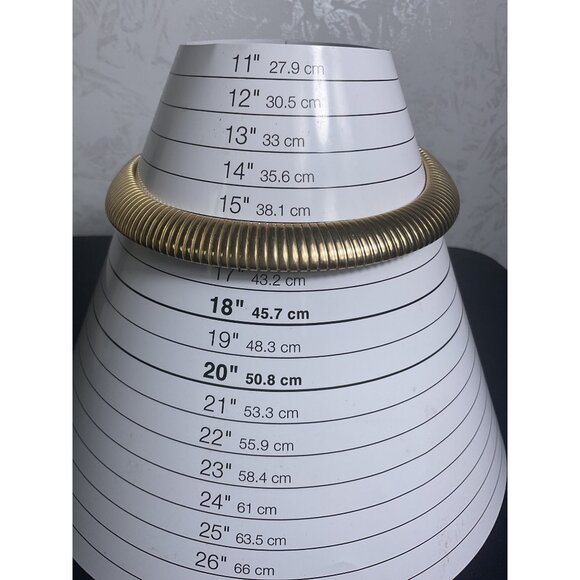 Vintage Gold-Tone Collar Necklace With Ribbed Design & Clasp Closure - Picture 2 of 5